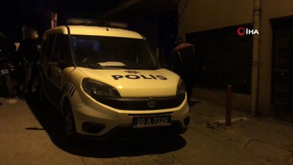 İki grup arasında çıkan sözlü tartışma silahlı çatışmaya dönüştü