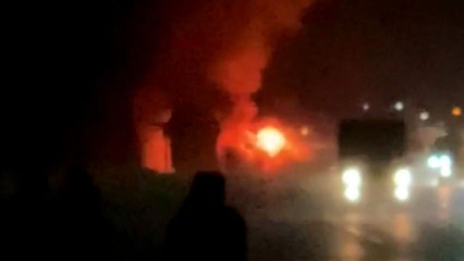 고속도로 달리다 '펑'...버스 승객들의 아찔한 탈출 / YTN