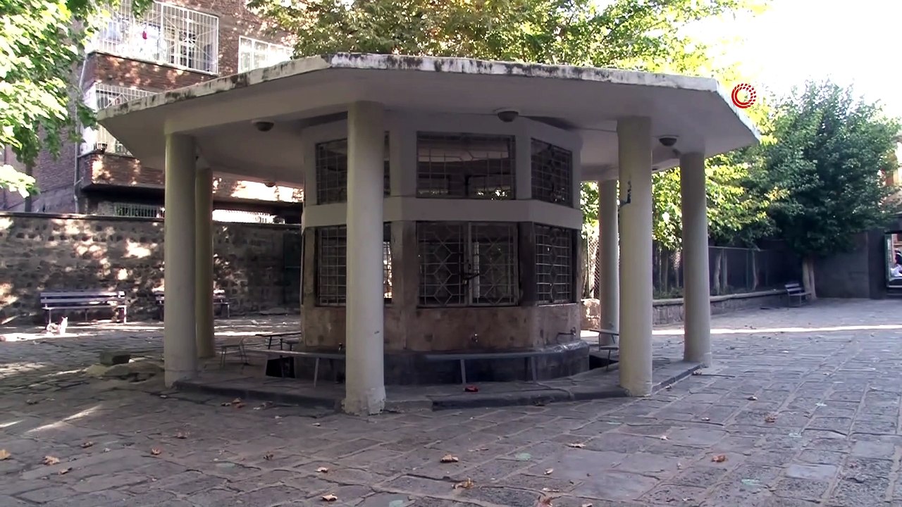 Cami hırsızı cemaate yakalandı...O anlar kamerada