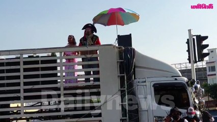 บก.ลายจุดขึ้นเวที MOB FEST จี้ “บิ๊กตู่” ลาออก | 141163