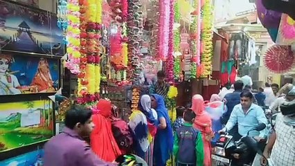 कैराना: उमंग व खुशहाली के साथ मनाया जा रहा हैं दीपोउत्सव, बाजारों में उमड़ी भीड़