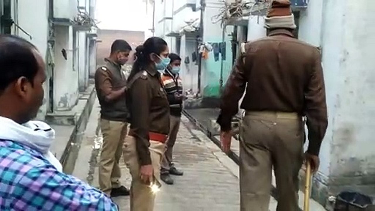 हरदोई: आबकारी एवं पुलिस की संयुक्त टीम ने ताबडतोड छापेमारी कर पकडी कच्ची शराब