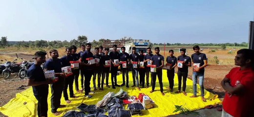 हैप्पी इंटरप्राइजेज के कर्मचारियों के साथ मनाई दीपावली