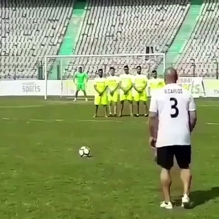 Roberto Carlos n'a rien perdu de ses frappes sur coups francs