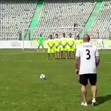 Roberto Carlos n'a rien perdu de ses frappes sur coups francs