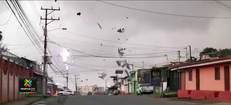 tn7-Torbellino-deja-casas-destechadas,-cables-caídos-y-objetos-en-la-vía 141120