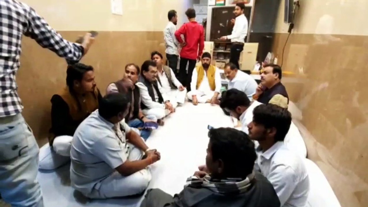 भरथना - बसपा के कई नेताओं ने तोड़ा बसपा से नाता सपा में हुए शामिल