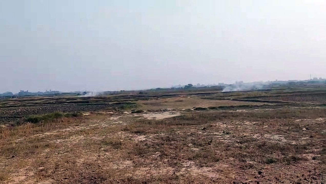 प्रशासन के आदेश की उड़ा रहे धज्जियां और धड़ल्ले से चलाई जा रही पराली