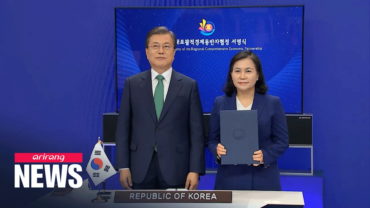 President Moon takes part in signing of RCEP agreement