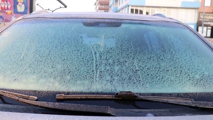 Soğuk hava araçların camlarını dondurdu - AĞRI