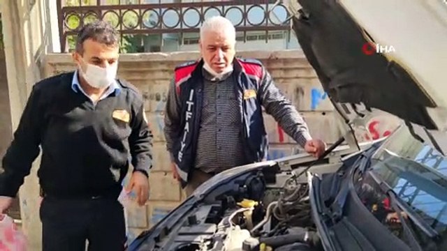 Araç motoruna sıkışan kediyi itfaiye ekipleri kurtardı