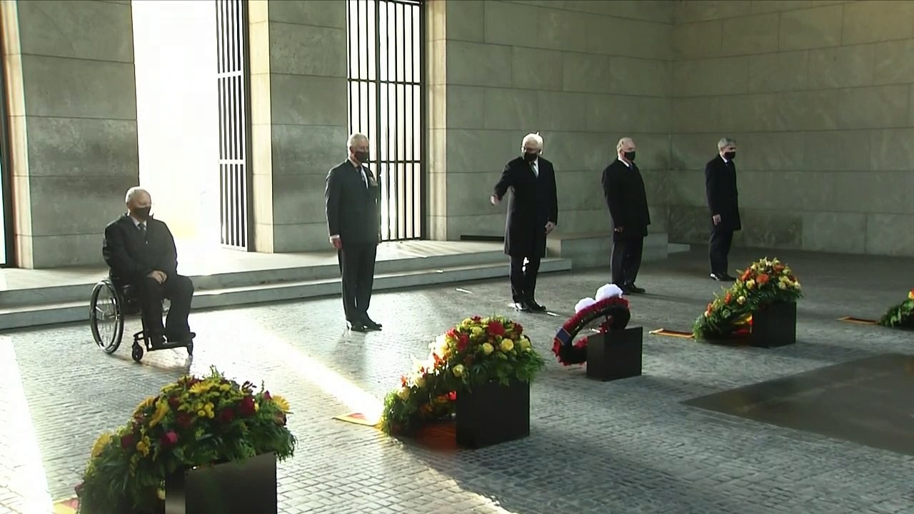 Prinz Charles bei Gedenken zu Volkstrauertag in Berlin