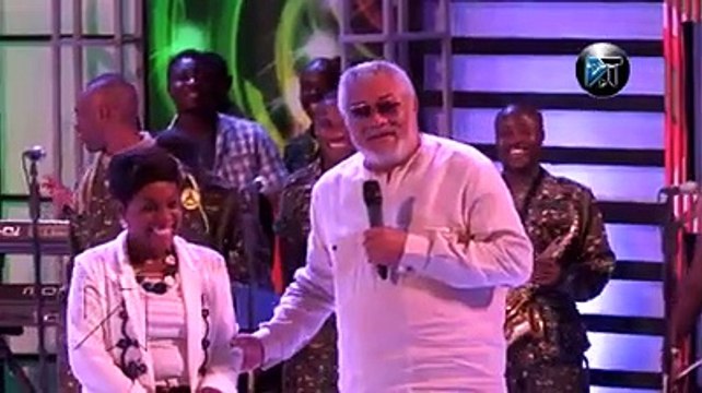 Hitz-103.9-FM -When-Jerry-John-Rawlings-surprised-Akosua-Agyapong-on-stage. Throwback to when Jerry John Rawlings eulogized Akosua Agyapong after her performance on stage. (Circa 2015) Video credit: Devatainment.