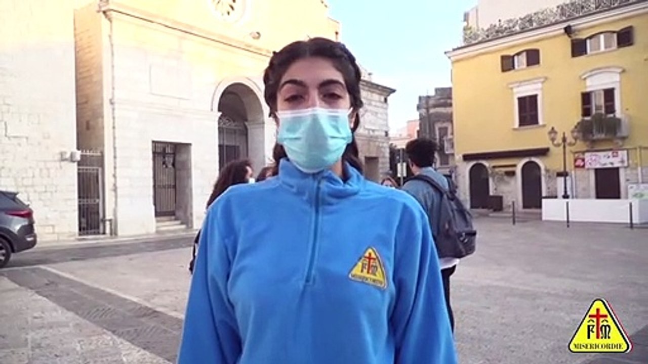 Andria: un "abbraccio aereo" in Piazza catuma per ricordare le regole anti-contagio