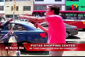 Pista shopping center: un día con los llamados “Reyes del semáforo”