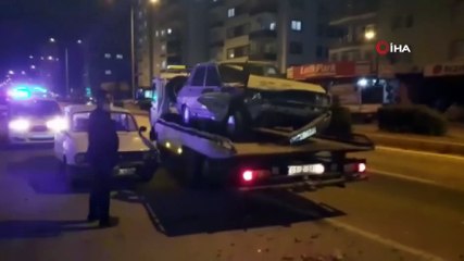 Kozan’da otomobil park halindeki araçlara çarptı: 1 yaralı