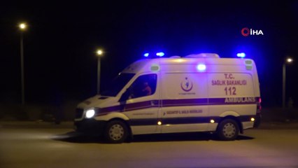 Çukura düşen otomobilde 3 kişi yaralandı