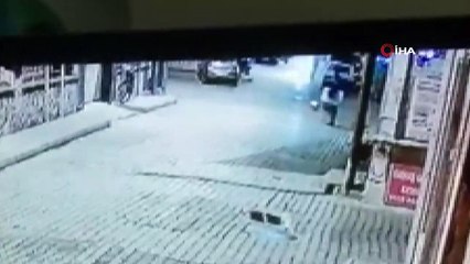 Kontrolden çıkan motosiklet temizlik görevlisine böyle çarptı