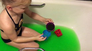Slime baff, making slime in the bath.