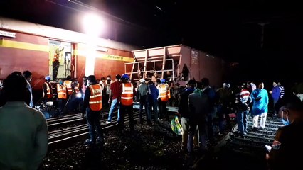 VIDEO: डाउनयार्ड में मालगाड़ी का डिब्बा हुआ बेपटरी