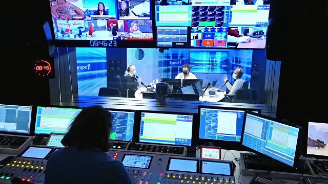 Philippe de Villiers : On veut la messe, pas des CRS ! (Canteloup)