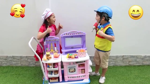 Cooking with Cute Kitchen Toys Restaurant Pretend Play with Suri and Sammy - Kids funny videos