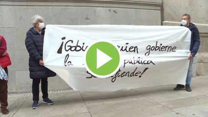 Asociaciones vecinales crean una cadena de pancartas por la sanidad pública