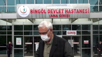 BİNGÖL - Kovid-19'u yenen hemşireden uyarı: 'Boğularak ölmek istemiyoruz, diyen çok hastamız oluyor'