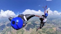 Un incroyable saut en parachute