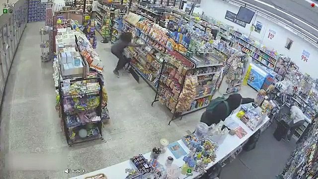 Insolite : des voleurs qui se transforment en sauveteurs dans un magasin