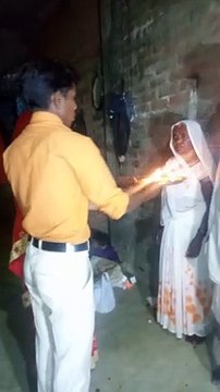 दीपावली पर्व पर अपने माता-पिता की पूजन अर्चन कर बड़ी मिसाल कायम की