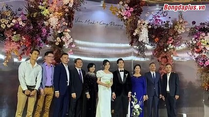 Khoảnh khắc Công Phượng và Viên Minh tiến vào hôn trường