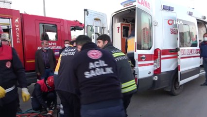 Kazada, araçta sıkışan kadını itfaiye kurtardı