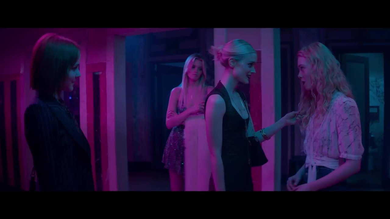 The Neon Demon - Clip RivalitÃ¤ten auf dem Damenklo (Deutsch) HD