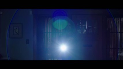 Lights Out - Clip Stay in the Light (English) HD