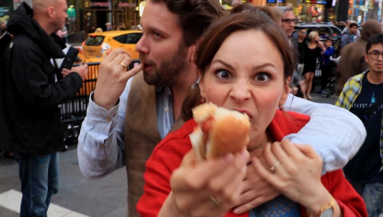 Antonio, ihm schmeckt's nicht! - Featurette Comedy (Deutsch) HD