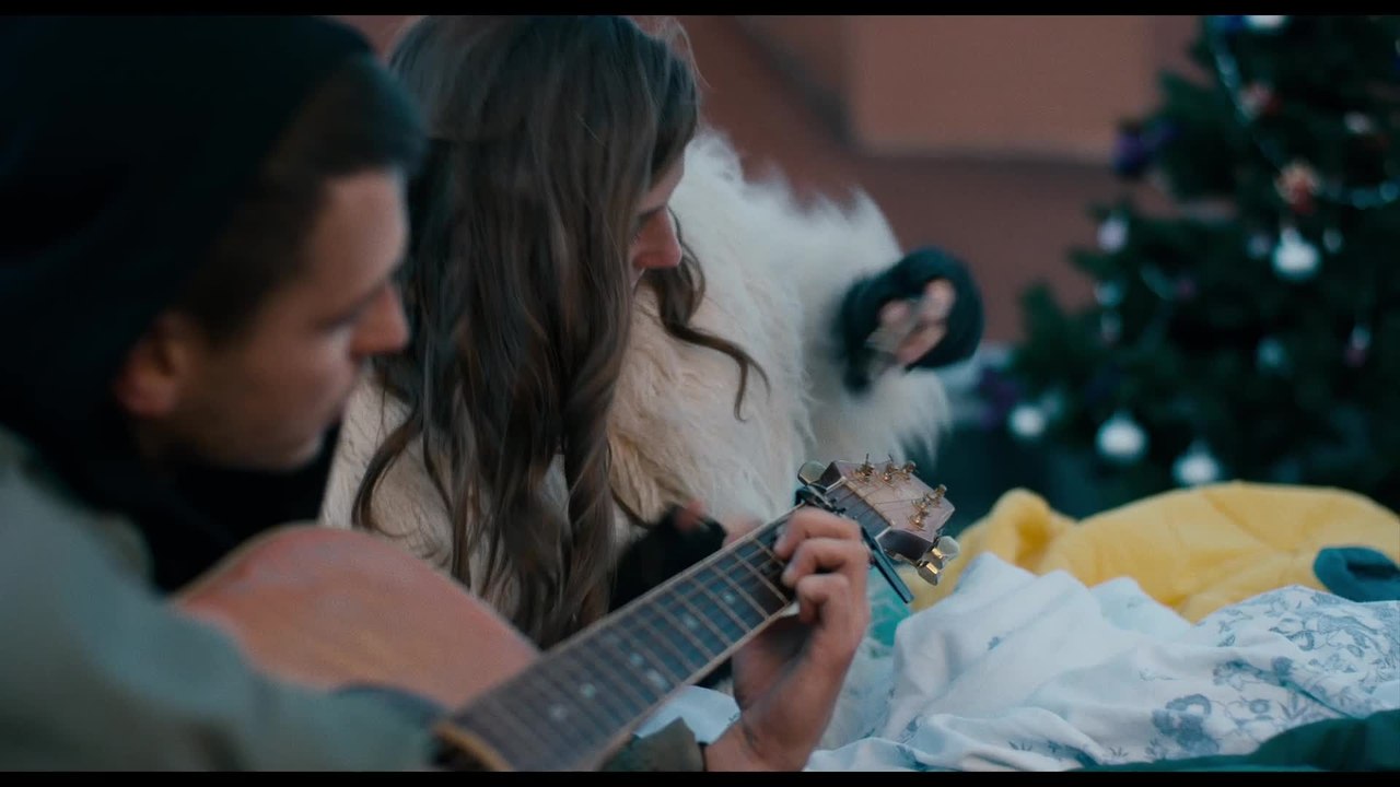 Fucking Berlin - Clip Gitarrenspiel (Deutsch) HD