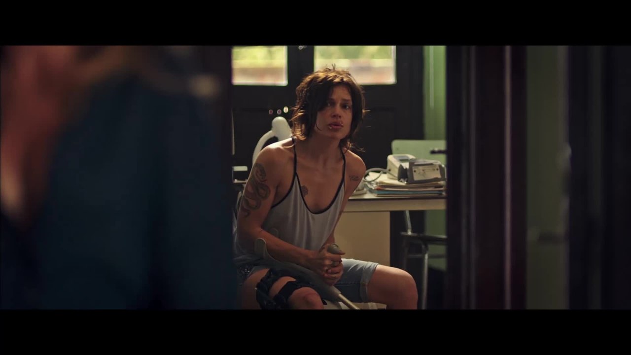 Die UÌˆbergluÌˆcklichen - Clip 01 Sind Sie die AÌˆrztin (Deutsch) HD