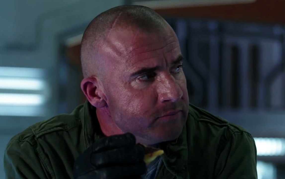 DC's Legends of Tomorrow - Trailer Raiders of t...