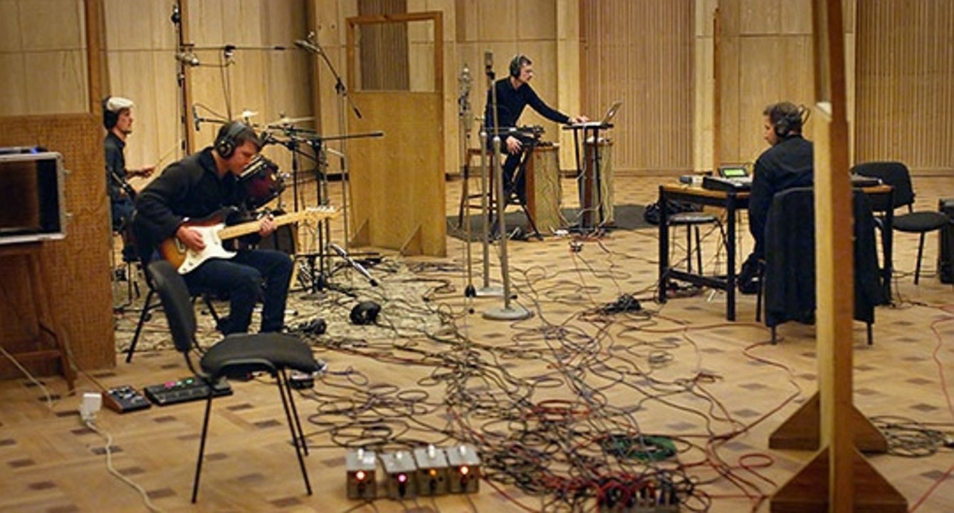 2+2=22 [THE ALPHABET] - Trailer HD