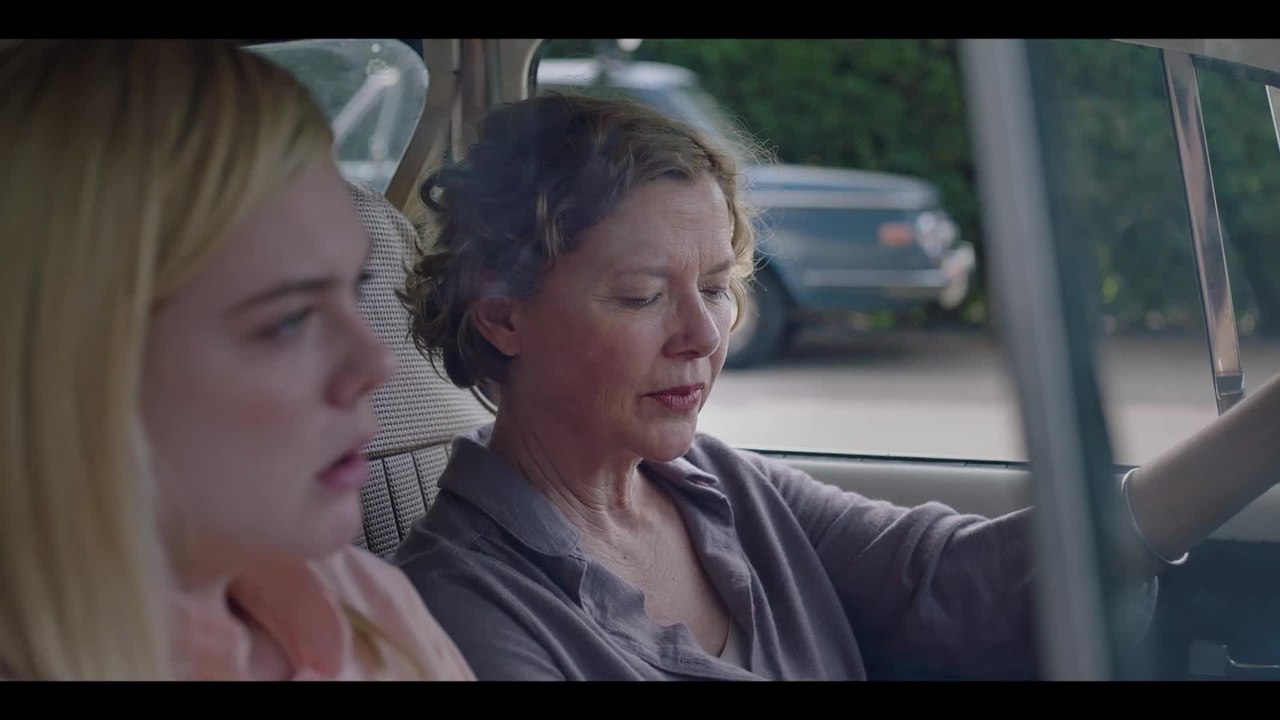 Jahrhundertfrauen - Clip Bening und Fanning im Auto (Deutsch) HD