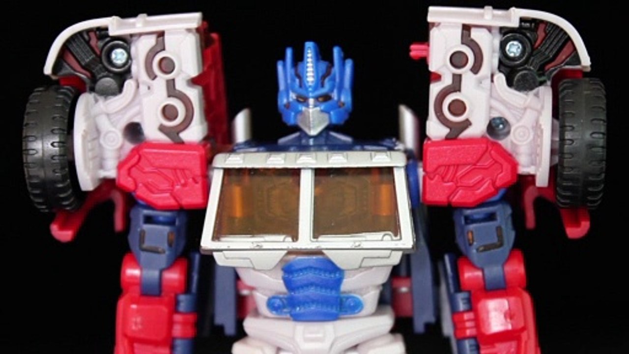 AA 2015: Transformers - "Reveal The Shield " Optimus Prime [Deluxe] Review