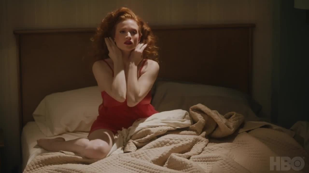 Room 104 - S01 Clip Dancing On My Own (English) HD