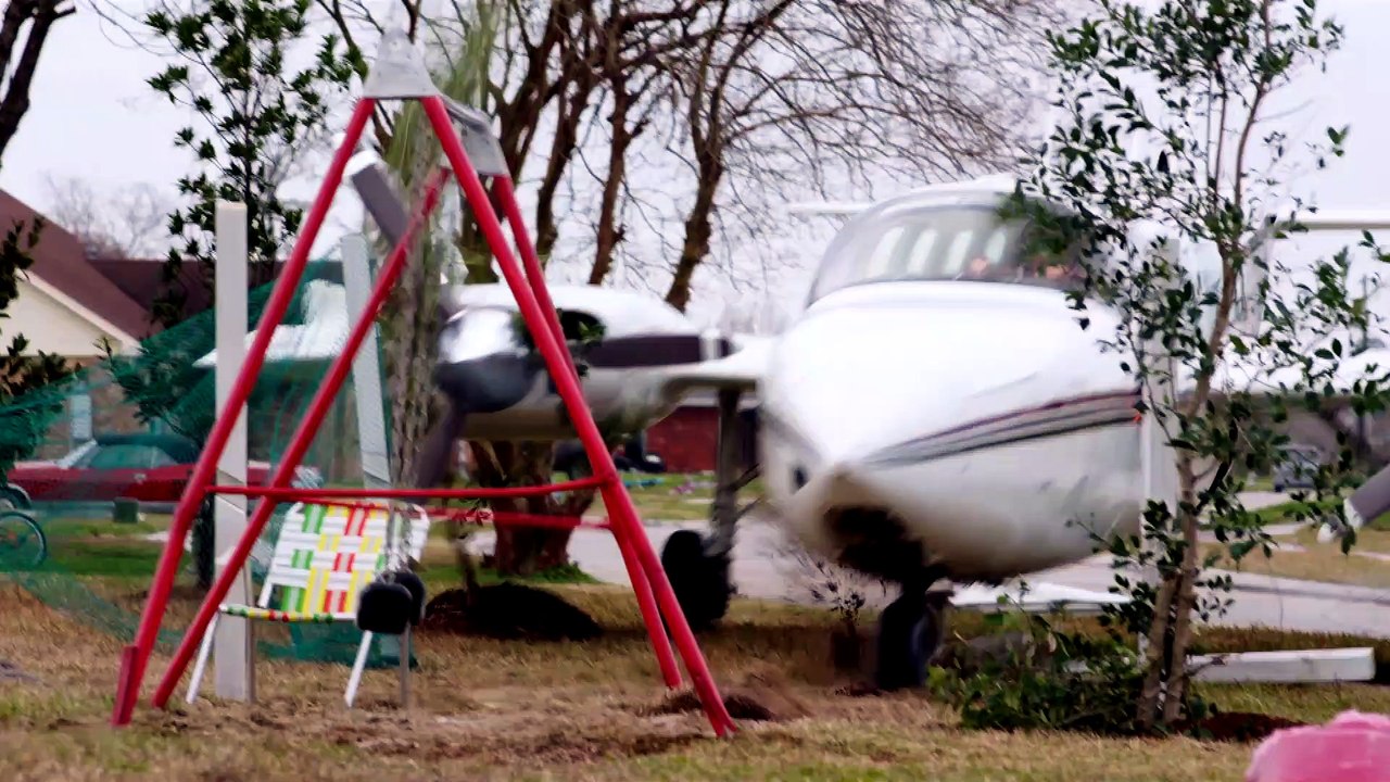 Barry Seal - Clip 04 Wir fordern Sie auf zu landen (Deutsch) HD