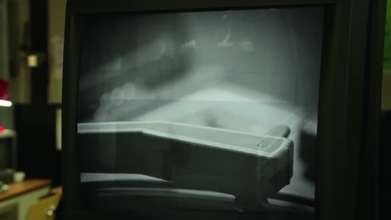 Everything Sucks! - S01 Clip Wonderwall (English) HD