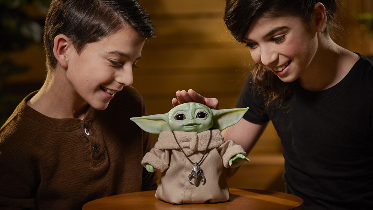 The Mandalorian - Elektronische Baby Yoda-Puppe von Hasbro (Deutsch) HD