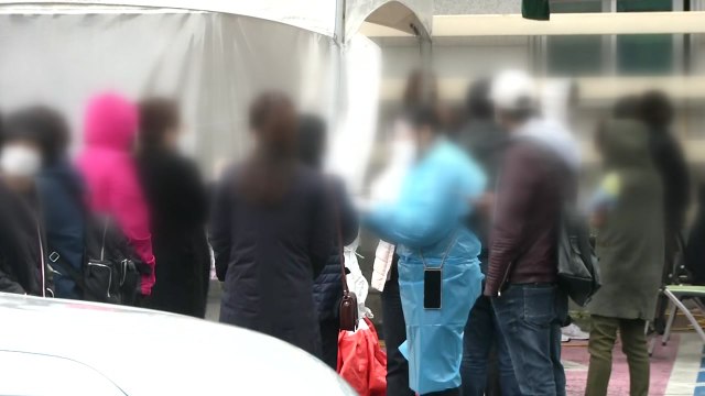 [앵커리포트] 사흘째 200명대...수도권·강원 1.5단계 가닥 / YTN