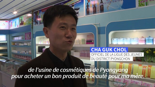Les Nord-Coréens achètent des cosmétiques et vont chez le coiffeur pour la Fête des mères