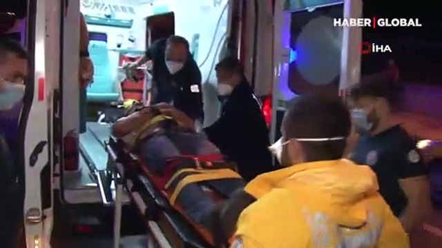 Sahil yolunda makas faciası! Otomobil ikiye bölündü