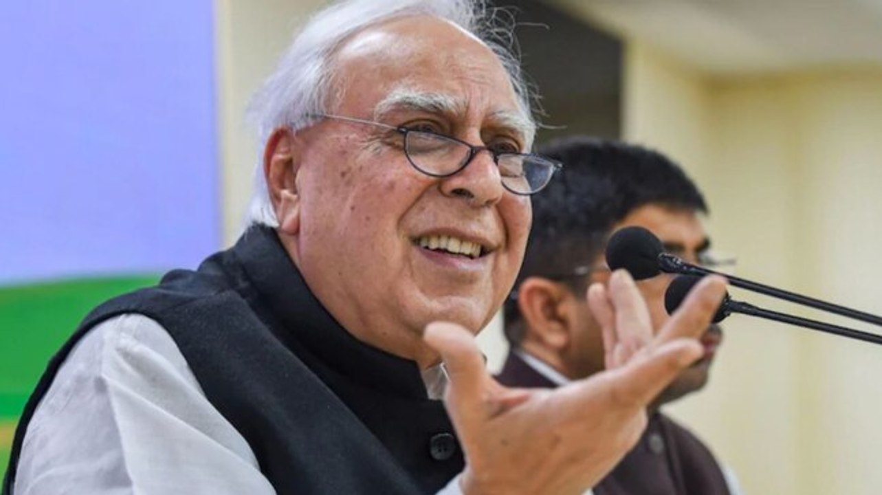 Congress implodes after loss; Alagiri may tie-u...